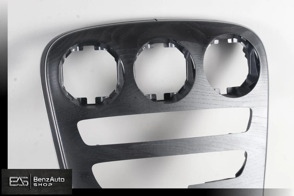 Оригинальная отделочная панель центральной приборной панели Mercedes W205 C63 C63S AMG 15–23 годов выпуска из пепельного дерева - Изображение 2 из 4