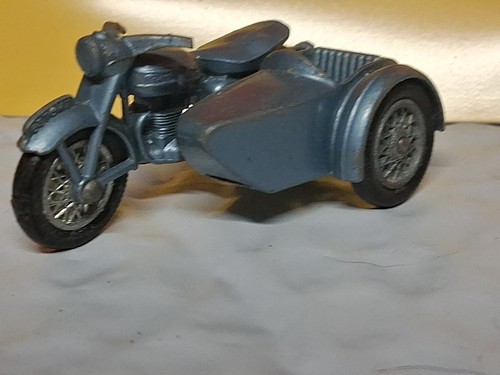 Vintage 1960's MATCHBOX No.4 Diecast Blue TRIUMPH Motorcycle & Side Car - Picture 4 of 10