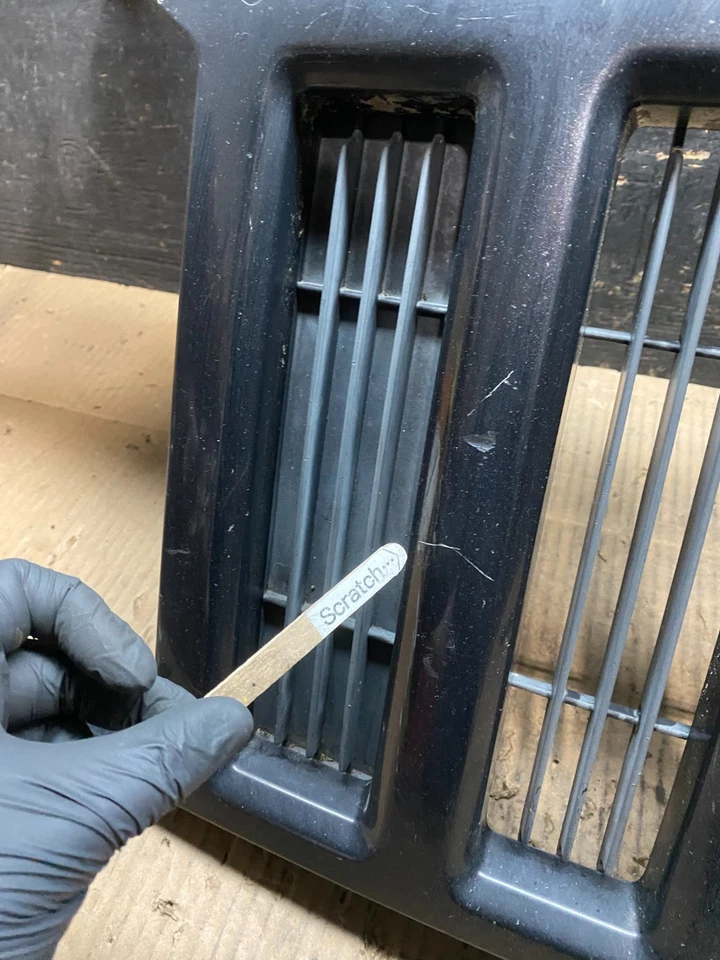 Решетка передняя верхняя для Jeep Liberty 2008 2009 2010 2011 2012 годов выпуска от оригинального производителя T9538 DG - Изображение 4 из 4