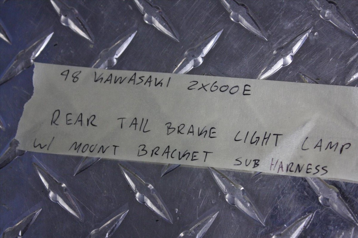 98 KAWASAKI ZX 600 E REAR TAIL BRAKE LIGHT LAMP W/ MOUNT BRACKET