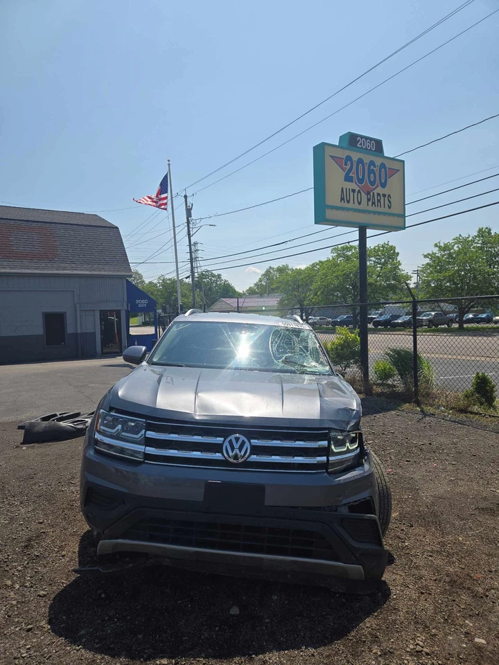 Used Washer Fluid Reservoir fits: 2019 Volkswagen Atlas Grade B Foto 3 de 4