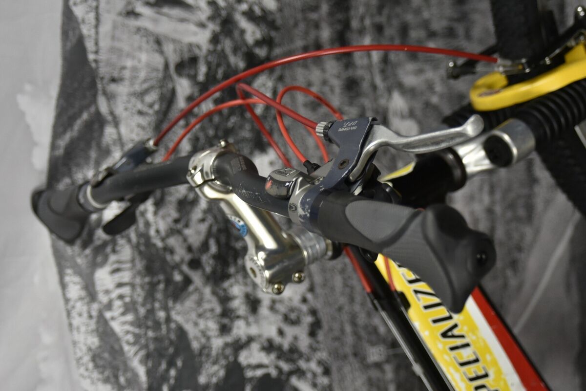 SPECIALIZED FSR SPORT MOUNTAIN BIKE SIZE MEDIUM, 17.5 SPECIALIZED FSR SPORT MOUNTAIN BIKE SIZE MEDIUM, 17.5