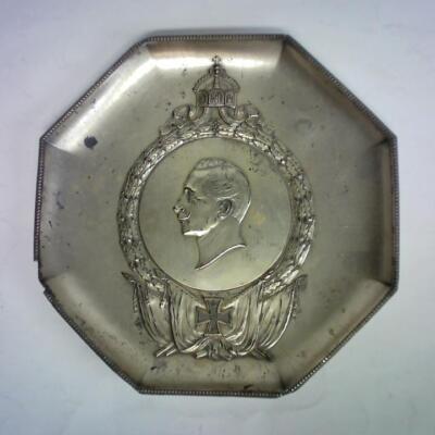 Versilberter Relief-Wandteller mit einer Darstellung von Kaiser Wilhelm II. im P
