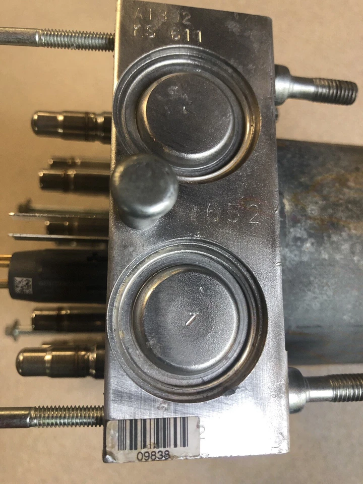 Nissan Cube 2011, bomba y bloque de freno antibloqueo ABS, fabricante de equipos originales Foto 3 de 4