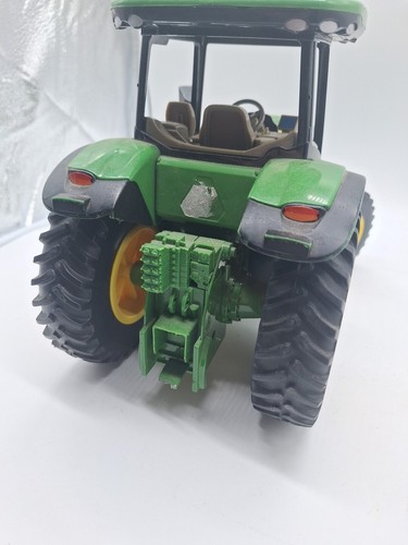 ERTL John Deere 7R Tractor 1/16 Scale - Picture 9 of 24