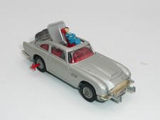 Corgi 270 James Bond Aston Martin DB5 w/baddie * original vintage *