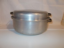 Vintage aluminum 11" round pot/pan with 2" deep lid both with handles