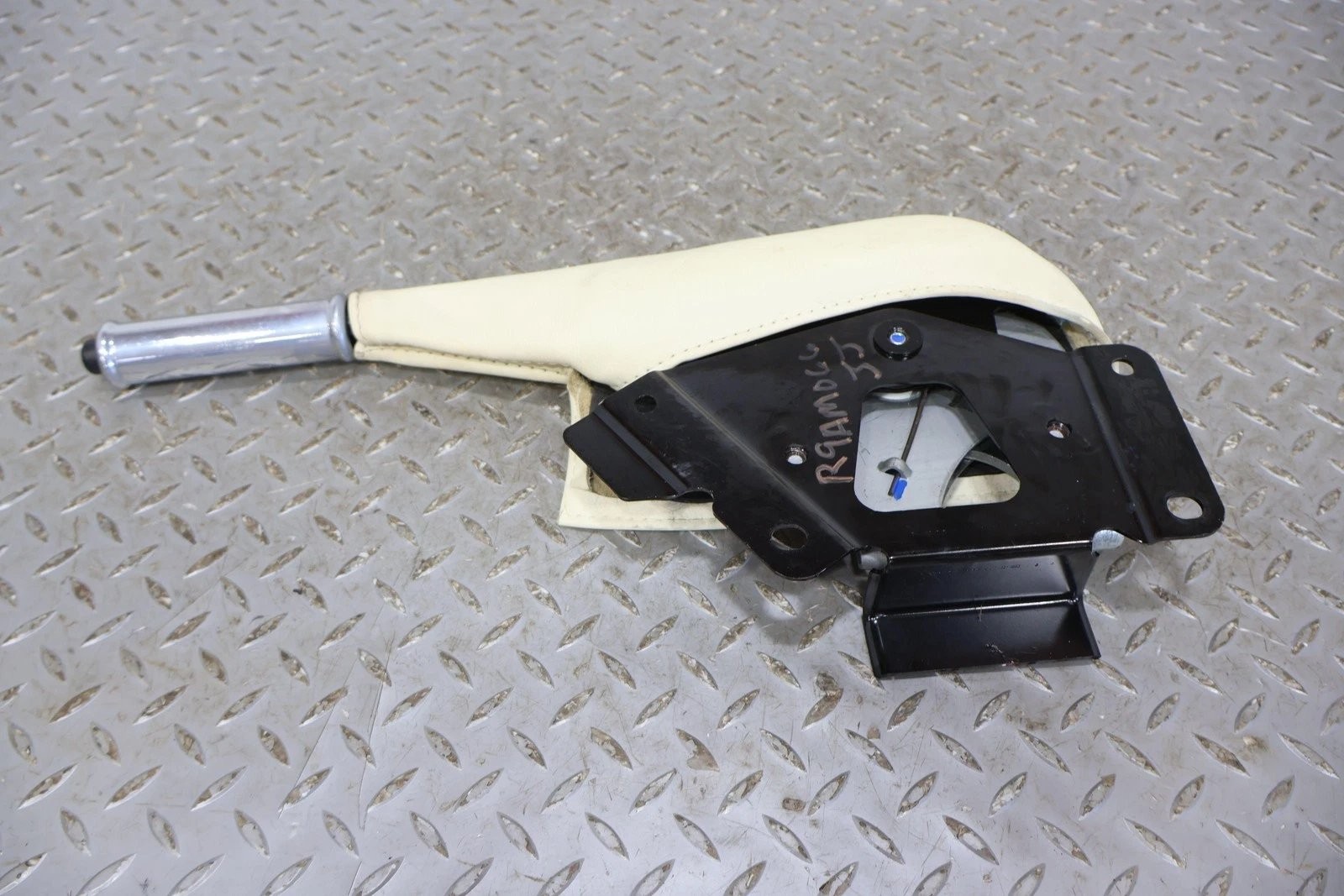 Aston Martin V8 Vantage 2009 Parking brake lever Cream