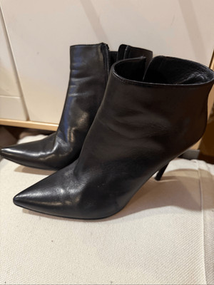 Stuart Weitzman Women's Hitimes Pointed Stiletto Heels Ankle Boots Black Size 7