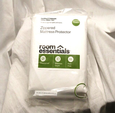 Room Essentials Queen Waterproof Zippered Mattress Protector, white, NEW!