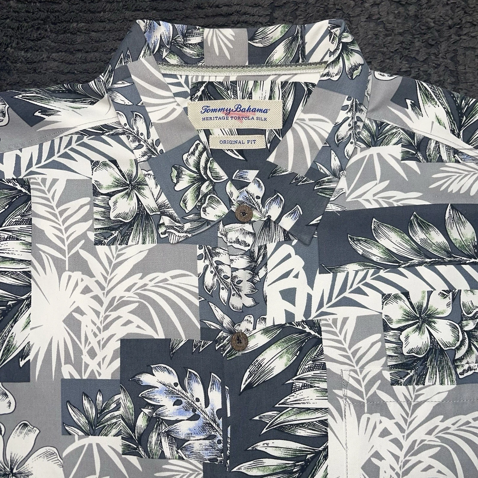 Tommy Bahama Original Fit Men's XXL Silk Hawaiian Shirt Gray Floral Short Sleeve