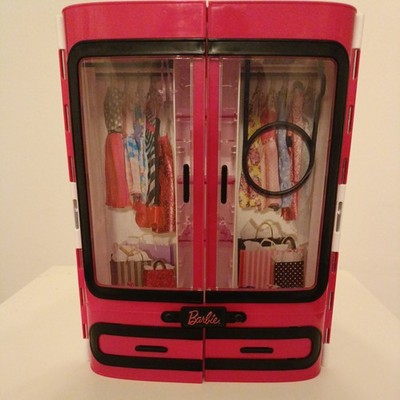 Mattel Barbie DMT57 - Barbie Kleiderschrank 
