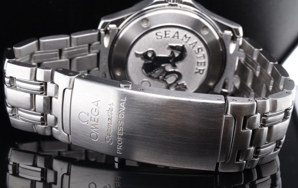 Auth. Omega Seamaster James Bond 300m Blue Wave Mid Size Quartz Watch 196.1505 - image 4 of 4