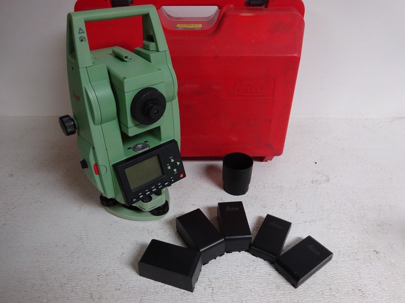 LEICA Laser Transit Survey TPS300 / TCR307 Total Station W/ 5 Batteries ! NICE