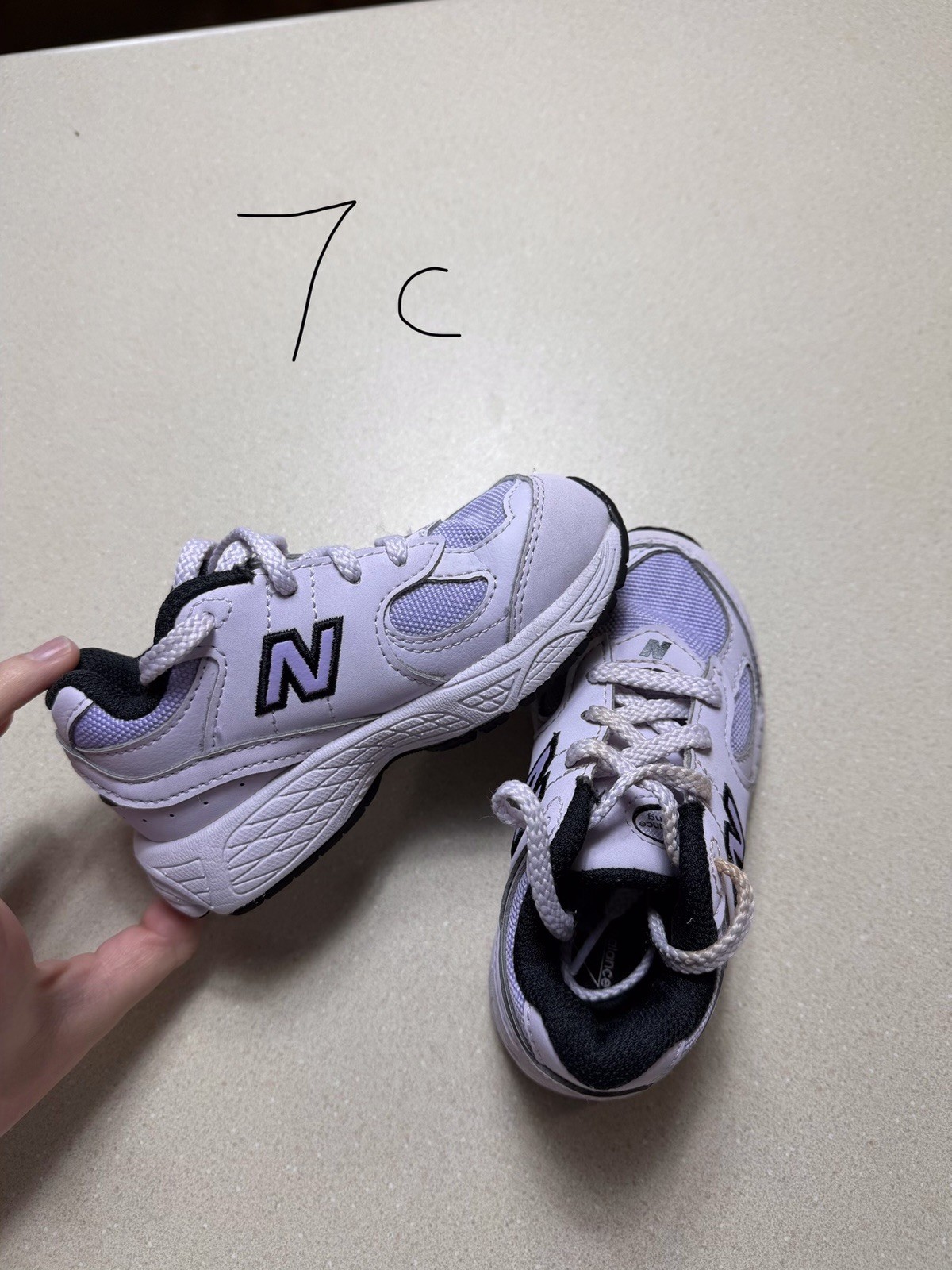 - Size 7c - Gently Worn
