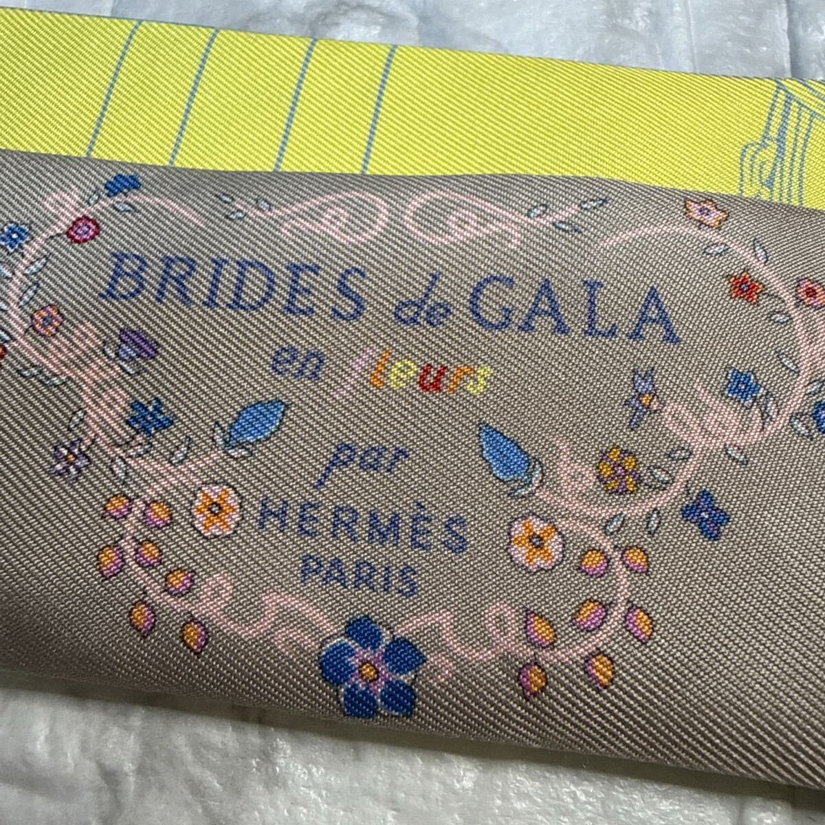 Hermes Twilly Scarf Brides de Gala Floral Reversible Rare Color Pattern image 3