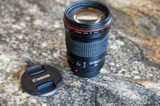 CANON EF 135mm F/2 L USM LENS w UV filter caps and hood EXCELLENT CONDITION
