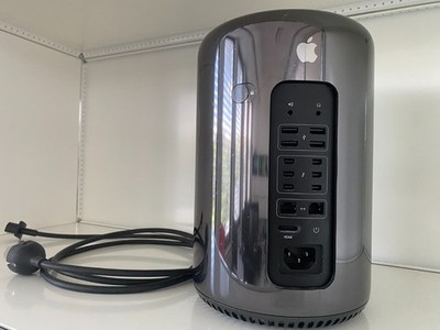 Apple Mac Pro (Ende 2013)   3,7 GHz Quad-Core Xeon E5   64 GB RAM   500 GB SSD 