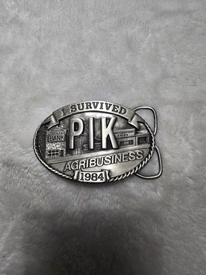 WC09160 *NOS* VINTAGE 1984 *I SURVIVED PIK AGRIBUSINESS* AGRICULTURE BELT BUCKLE