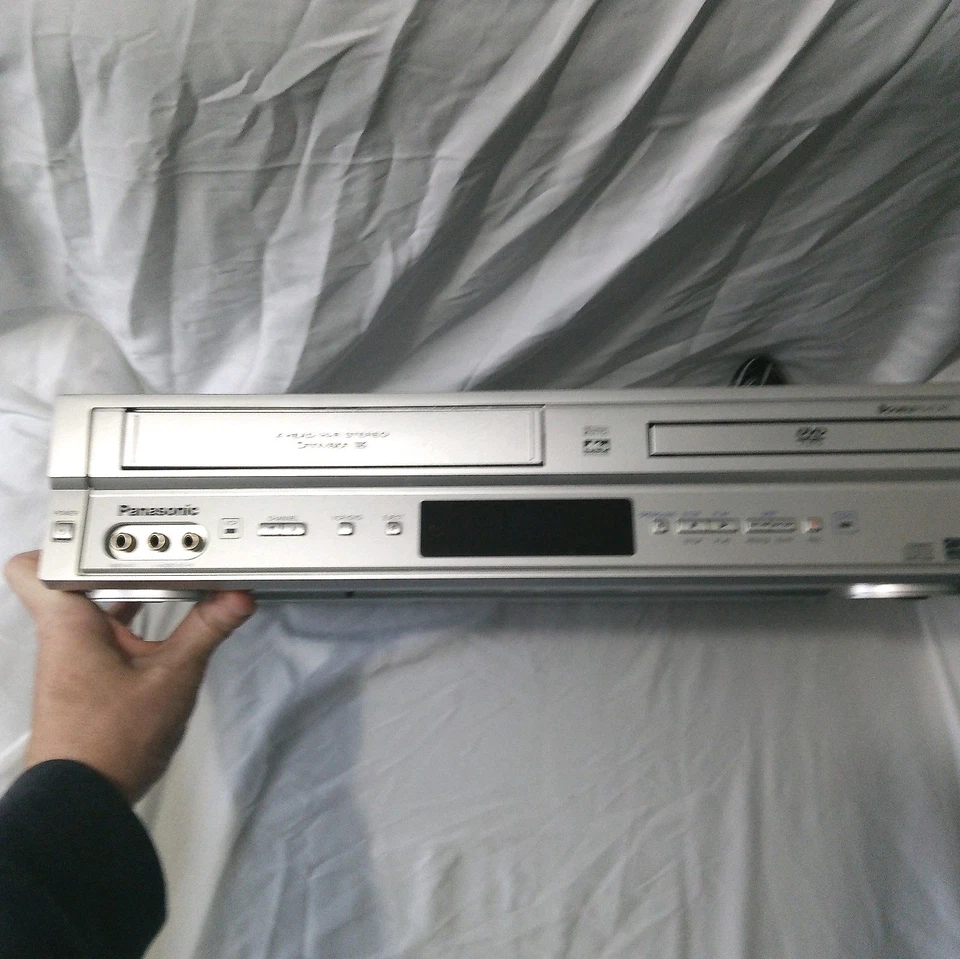 De colección Panasonic PV-D744S-A DVD VCR Combo Reproductor Grabadora 2004 Hi-Fi Estéreo Fabricante de Equipo Original Foto 2 de 4