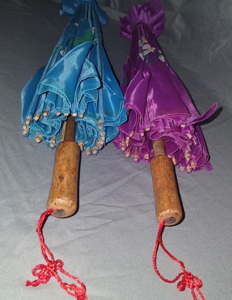 2 винтажных азиатских зонтика с ручной росписью из синего и розового нейлона и бамбуковой ручки - Изображение 4 из 4