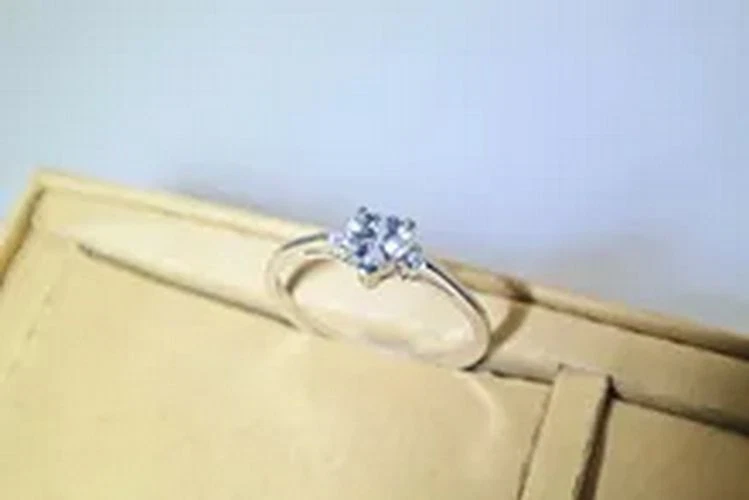 Anillos de circonita cúbica en forma de corazón para mujer joyas de moda alianzas de boda anillo de 2 mm Foto 3 de 4