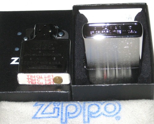 ZIPPO PREVIOUSLY COLLECTED Not Used CROATIA Lighter ZFC Christmas SCRIMSHAW 2013 - Picture 6 of 7