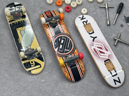 Tech deck skate boards/fingerboard set of three - Picture 10 of 11