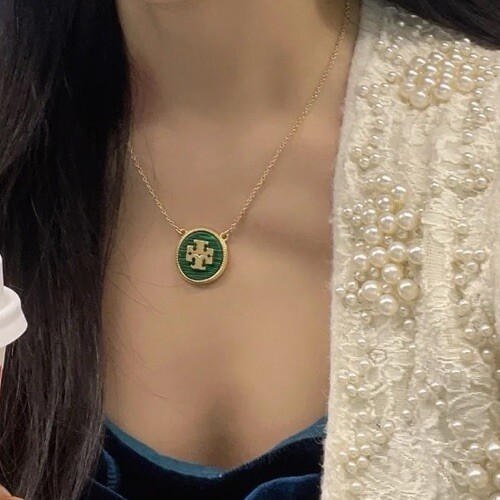 Tory Burch Double T Classic Lady Necklace Simple Elegant Green - Picture 4 of 4