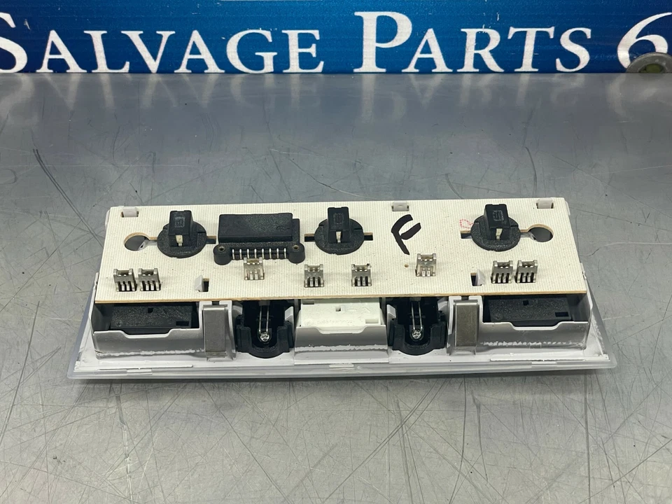 BMW 545i 2005 - E60 - luz delantera - domo - mapa Foto 4 de 4