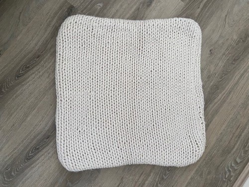 POTTERY BARN 2 Creamy White Chunky Cable Knit Large Cushion Covers (24x24inches) - Picture 3 of 6