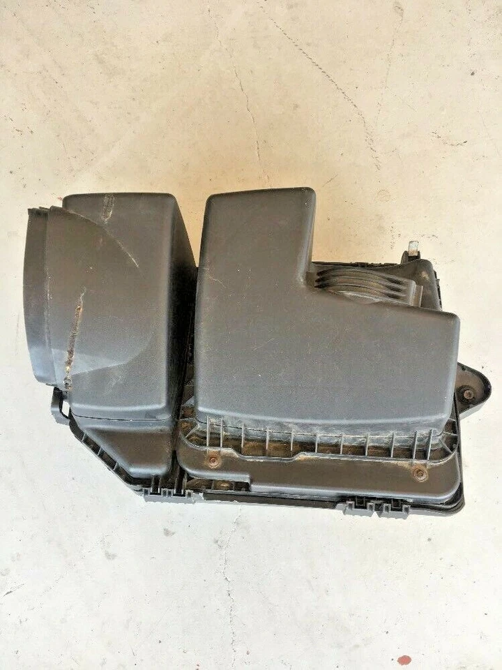 Conjunto de caixa de purificador de ar Cadillac DTS 4.6L V8 2006-2011 15812425 FABRICANTE DE EQUIPAMENTO ORIGINAL - Imagem 2 de 4