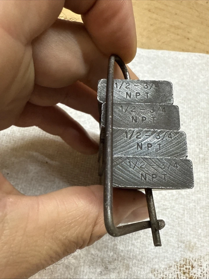 Ridgid 47785 Stainless Steel 1/2" 3/4" NPT RH Universal Bolt Die Set - Image 2 of 4