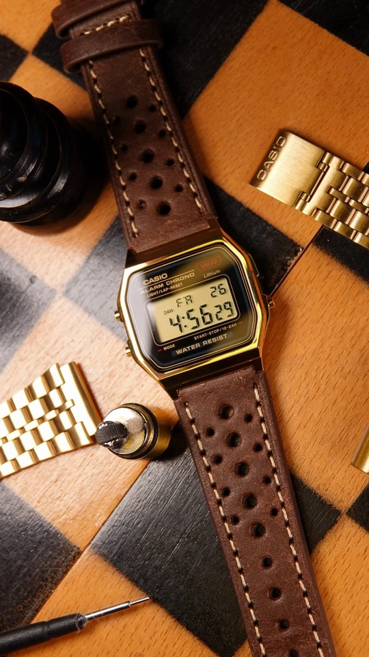 Racing Gold A158 mod de EON - Reloj modificado basado en Casio A158 - Correa Racing Foto 4 de 4