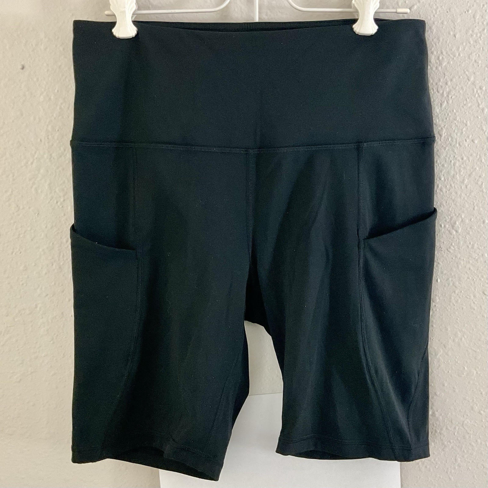 ODODOS Women’s Black Workout Bike Shorts 2 Pocket Athletic 8” Inseam Size L