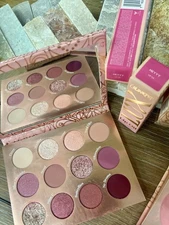 ColourPop Amoureux Collection Lot Ménage à Muah Palette Blush Lip Gift Ready