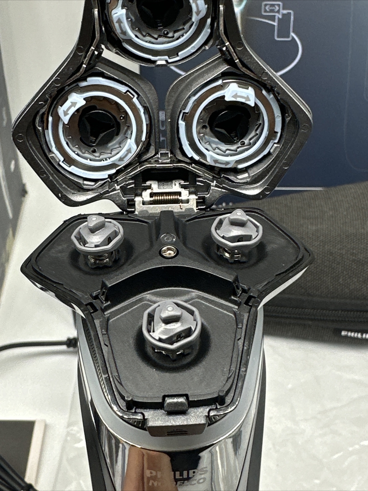 Philips S9987/85 Rechargeable Men's Electric Shaver Missing Quick