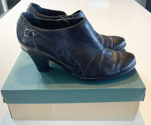 Clarks Bendables Women's Booties Leather Chunky Heels Black Zipper Size 8.5 W - Picture 4 of 11