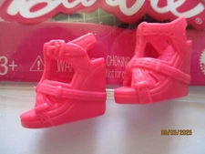 BARBIE DOLL / PAIR OF SHOES: BOOTS, PUMPS ....... (2905)