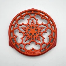 Le Creuset Enameled Cast Iron Deluxe Round Trivet Orange