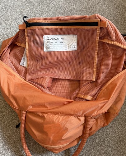 On Cloud Track Pack Lite Orange Elite Lightweight 35L Fitness Shoulder Bag - Picture 9 of 10