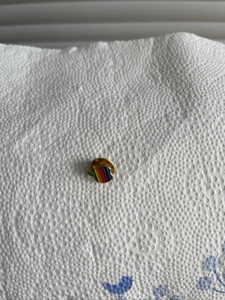 apple retro pin 6 Mal - Bild 2 von 4