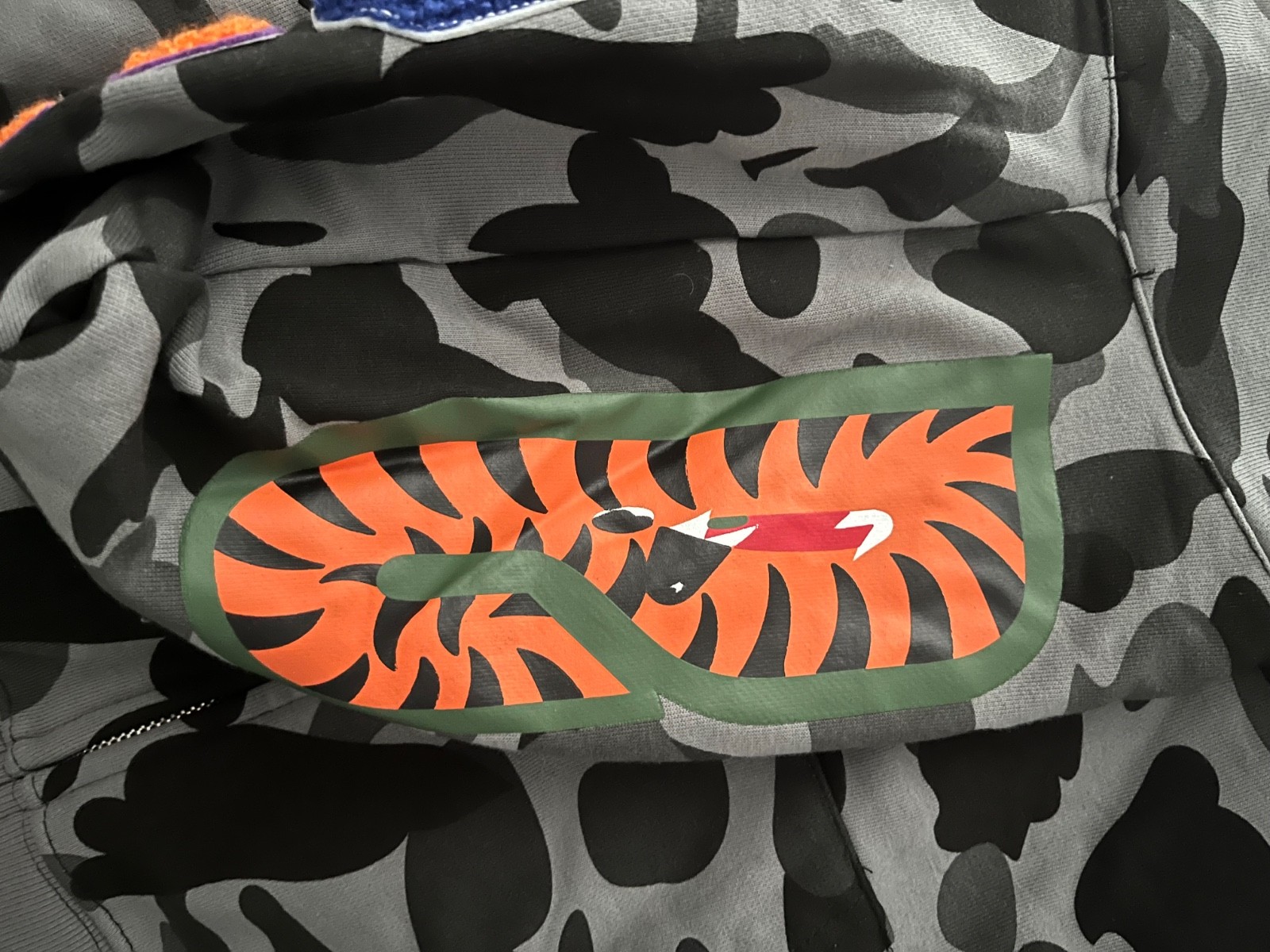 Black and Grey Camo Bape hoodie men’s medium brand new thumbnail 3