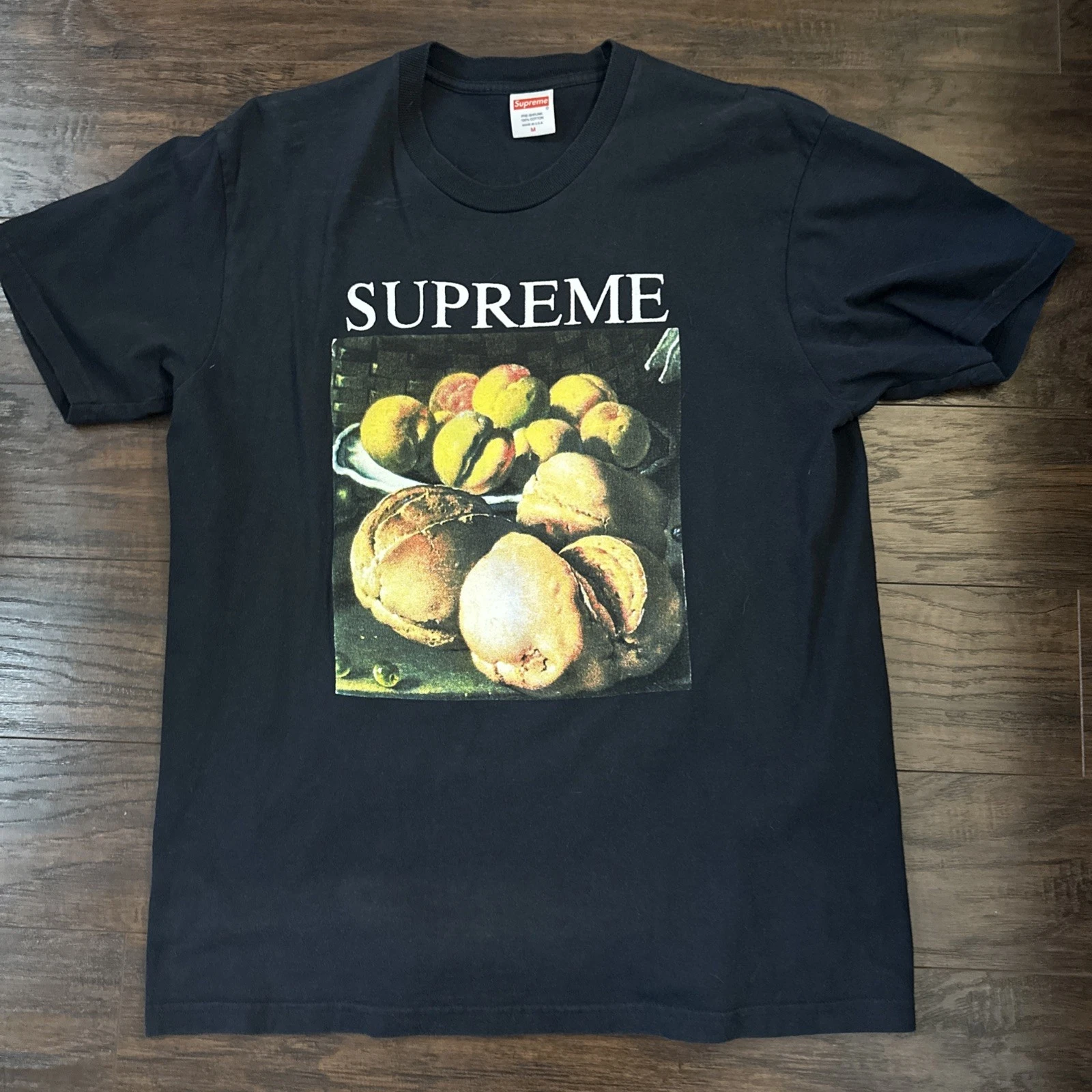 T shirt Supreme Still Life Peaches noir moyen PARFAIT ÉTAT
