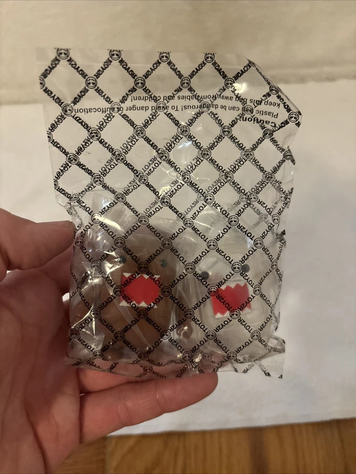 Mini bonecos de vinil Toy2R DOMO MARROM E TRANSPARENTE 2" NOVO LACRADO FRETE GRÁTIS - Imagem 2 de 4