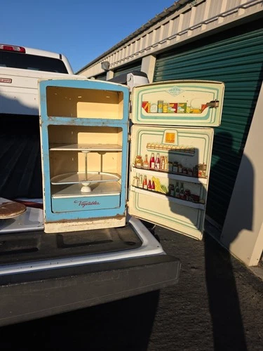 Vintage 1950s Wolverine Wizard 17" Tin Metal Play Refrigerator White