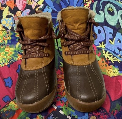 Brown Timberland leather duck boots with fur lining Size 7.5   used condition 