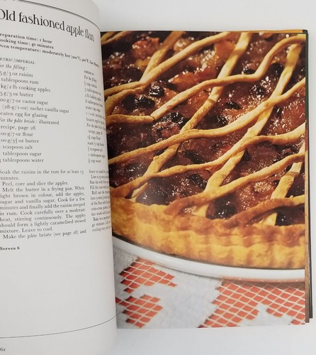 Larousse Classic Desserts, Traditional, seasonal or festive, for every occasion - Picture 10 of 14
