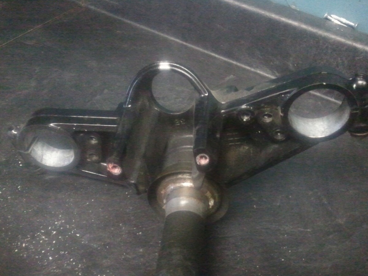94-09 Kawasaki Triple Tree Assembly # 44037-1319 & 44039