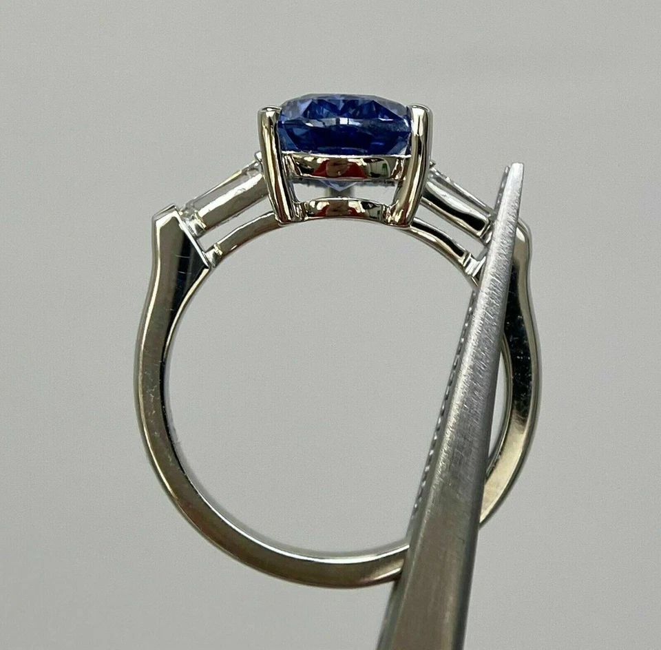 Anillo de regalo de plata 925 con acento de tanzanita y baguette creado en laboratorio corte pera de 3 quilates Foto 2 de 4